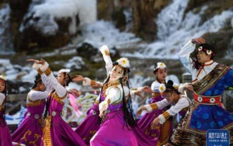 在冬日九寨沟遇见冰瀑暖阳