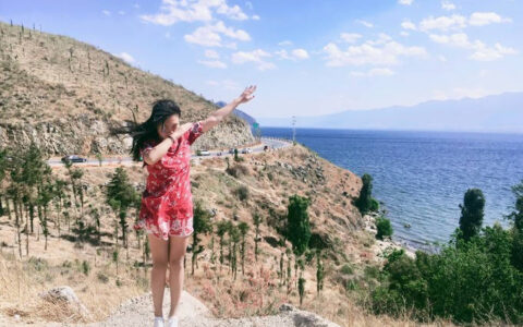 游云南，找当地十大高端私人导游了解，到本地报团旅游报价是多少