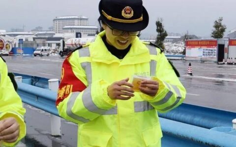 “天使白”——寒冬中的温暖守护-天使白与白色的区别