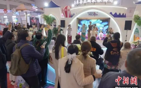 马来西亚馆亮相旅交会 “马来文化之旅”吸引市民围观