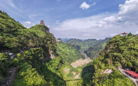 从废弃矿山到避暑目的地——朱砂古镇见证贵州万山转型之路