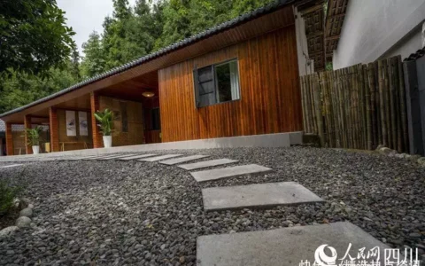 住四川什邡蓥华山民宿 可以观云海、眺雪山、望星空