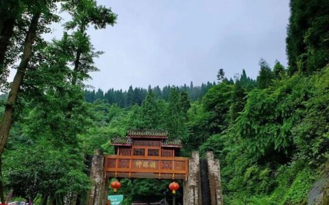 四川绝佳的避暑景区，7月最高26℃，玩水登山老人孩子也适合