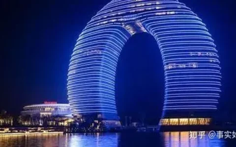 湖州中唯一的7星酒店最初设计为太湖月亮，但他被称为“马桶盖”