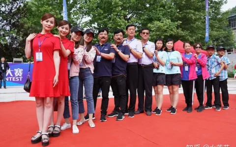 豫西大峡谷全国双胞胎漂流节 百对双胞胎游客眼花缭乱分不清