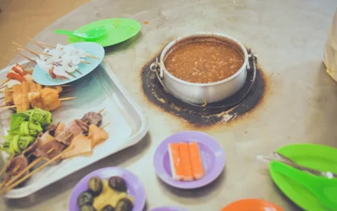 马来西亚有哪些美食值得品尝，去那里旅游求推荐？