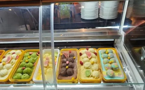 深圳坪山也有一个超级好的酒店，规模宏大，值得一睡