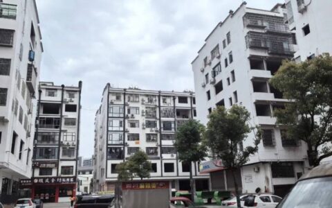 悲剧背后的教育困境：湖南9岁男孩坠亡，班主任至今仍未出现