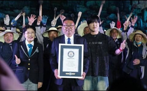 司徒小镇打铁花创造吉尼斯纪录称号