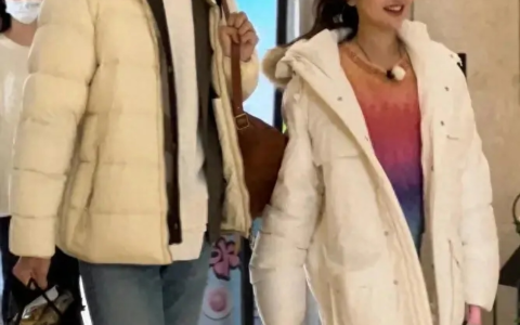 原创
            金莎和男友年底见家长，那金莎要叫男友妈妈妹妹还是阿姨，笑死！