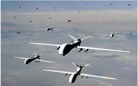 突发！乌军摧毁了俄空军基地6架军机，损伤8架