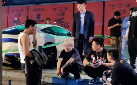 “老白不喝酒”和女主播米娜恋爱了？街拍牵手照被曝光引网友热议