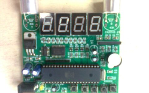 基于单片机的汽车倒车雷达的设计与实现