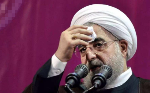 阿拉伯海北部，一艘货轮遭美国海军强行截停，并派军登船进行检查