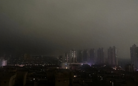 朗朗乾坤，南昌下午一点多白天瞬间变黑，如此黑暗罪魁祸首是它