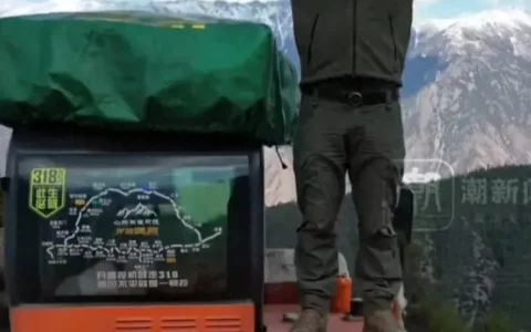 “为钱罢了”，小伙开挖掘机进藏引争议，网友讽刺拉满
