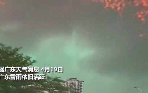 神秘的绿色天空与时空旅人的三大预言