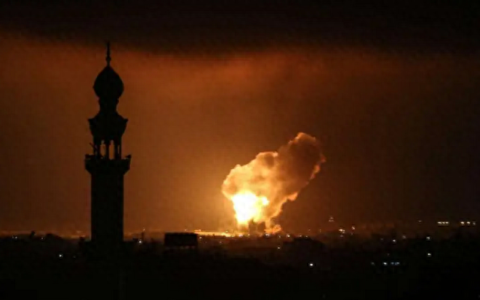 以色列报复来了！三国同时被空袭，核设施地被炸，伊朗如何回应