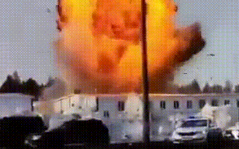 防空相当于摆设，空军基地被乌克兰轻松袭击，俄军战力被高估了？