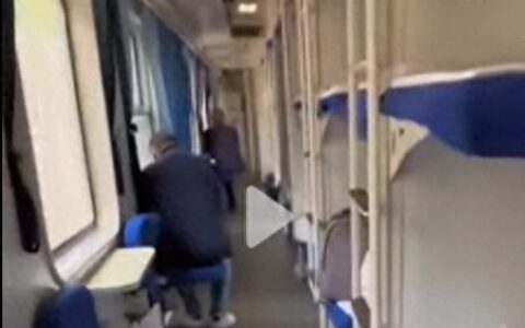 火车上的“下铺之争”该如何解决？