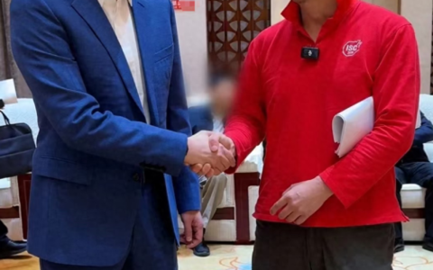 中国互联网历史时刻！周鸿祎马化腾同框握手，轻松笑谈