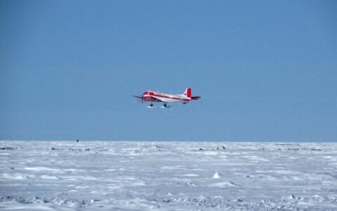 我国科学家新发现46个南极冰下湖