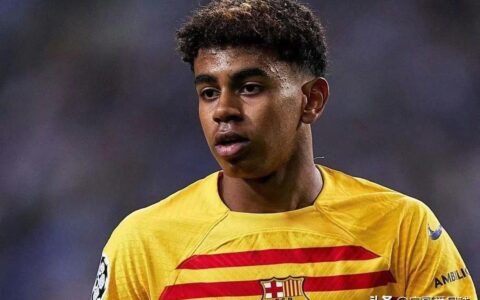 球员场上“人有三急”怎么办？亚马尔逃离球场，穆里尼奥厕所揪人