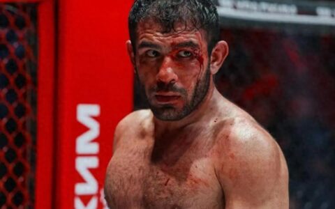 伊朗拳手踢举牌女郎屁股，输了还偷袭后脑！真的忍不了……