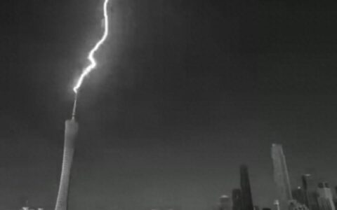 “广州塔1小时内6次接闪电”上热搜，是它主动吸引闪电→
