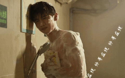 男演员好身材难逃洗澡戏，导演：观众喜欢，必须安排第二弹