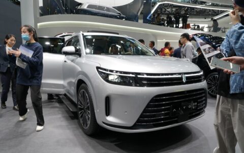 问界新M5：新能源市场的新风暴，爆款车型即将诞生？