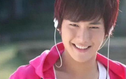 朱梓骁10块把流星雨的戏服卖了，网友：看看被踩的篮球鞋卖了没