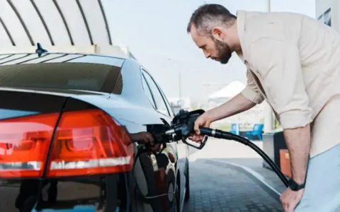 油价调整：注意，预计下调85元/吨，油价跌幅放缓！