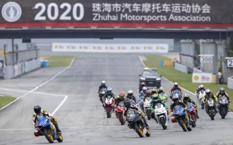 王一博摩托车比赛被撞错失亚军，对手方为何如此兴高采烈？