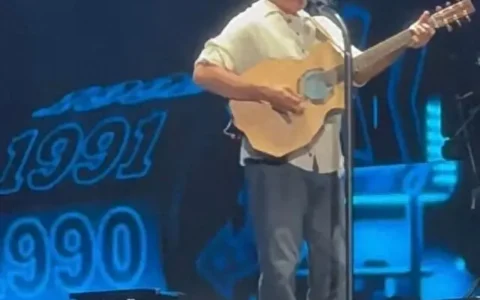 乔杉看李宗盛演唱会，刚开场就泪崩，妻子在一旁安慰，肯定有故事