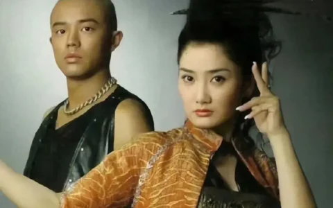 考古凤凰传奇出道海报…网友：小时候不喜欢他们的原因找到了