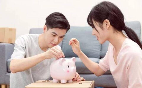 10年攒300万，36岁女子存300万后提前退休，每月八九千利息够生活