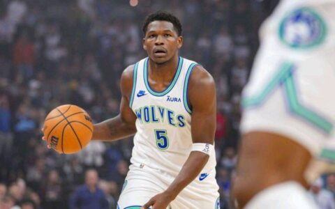 原创
            森林狼队史季后赛首次3-0！爱德华兹末节18分，三巨头空砍76分