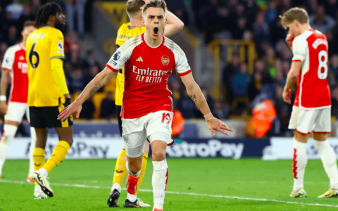 英超：阿森纳客场2-0狼队 近4场首胜 先赛一场重返榜首 特罗萨德破门