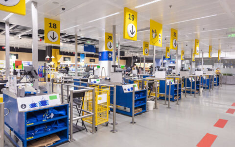 这届年轻人更抠了，宜家烧钱卷低价，超550款产品要降价