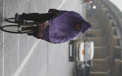 站长直面回应：外卖小哥遭差评降级事件引发社会关注