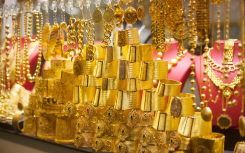 现货黄金市场热度升温，涨幅一度扩大至1.2%