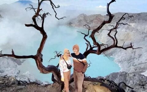 中国女游客在印尼火山坠亡！疑因在网红打卡点拍照