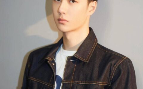 27岁王一博沉迷《人鱼》萎靡不振？5次活动一脸丧气，不肯露头发