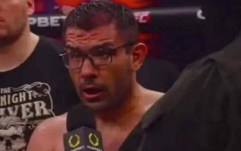 原创
            伊朗拳手踢举牌女郎臀部遭受重罚