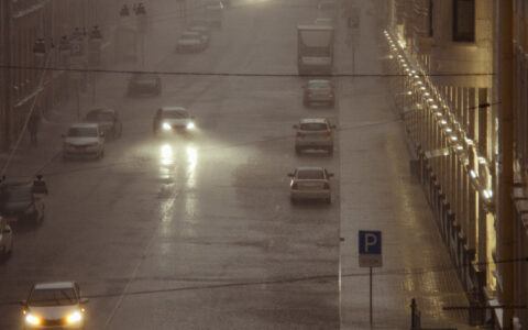 狂风呼啸！重庆遭遇12级大风袭击，网友：风太大，我都吹瘦了！