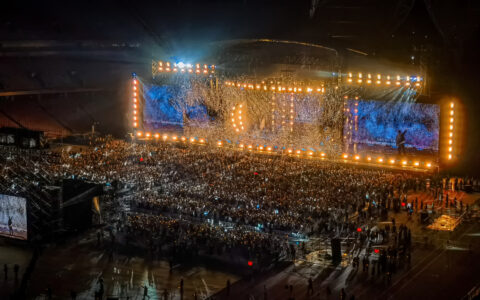 万人共鸣，周杰伦演唱会唱响时代的青春旋律