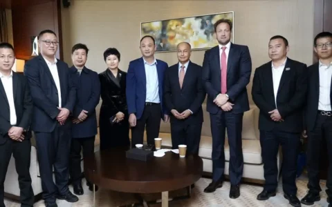 3月15日亚奥理事会总干事侯赛因·穆萨拉姆会见纽恩泰董事长赵密升， 以杭州第19届亚运会为契机进行了深入交流和沟通