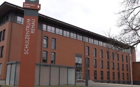 逃课界“天才”：德国14岁女孩上演“教科书式”逃课大戏，6个月无人察觉！