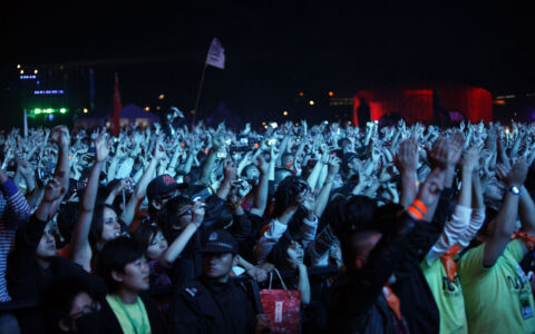 五一狂欢潮！演唱会背后的文化狂欢与社会镜像
